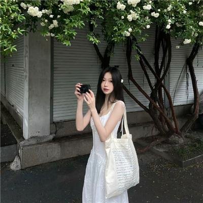 有秘密的她